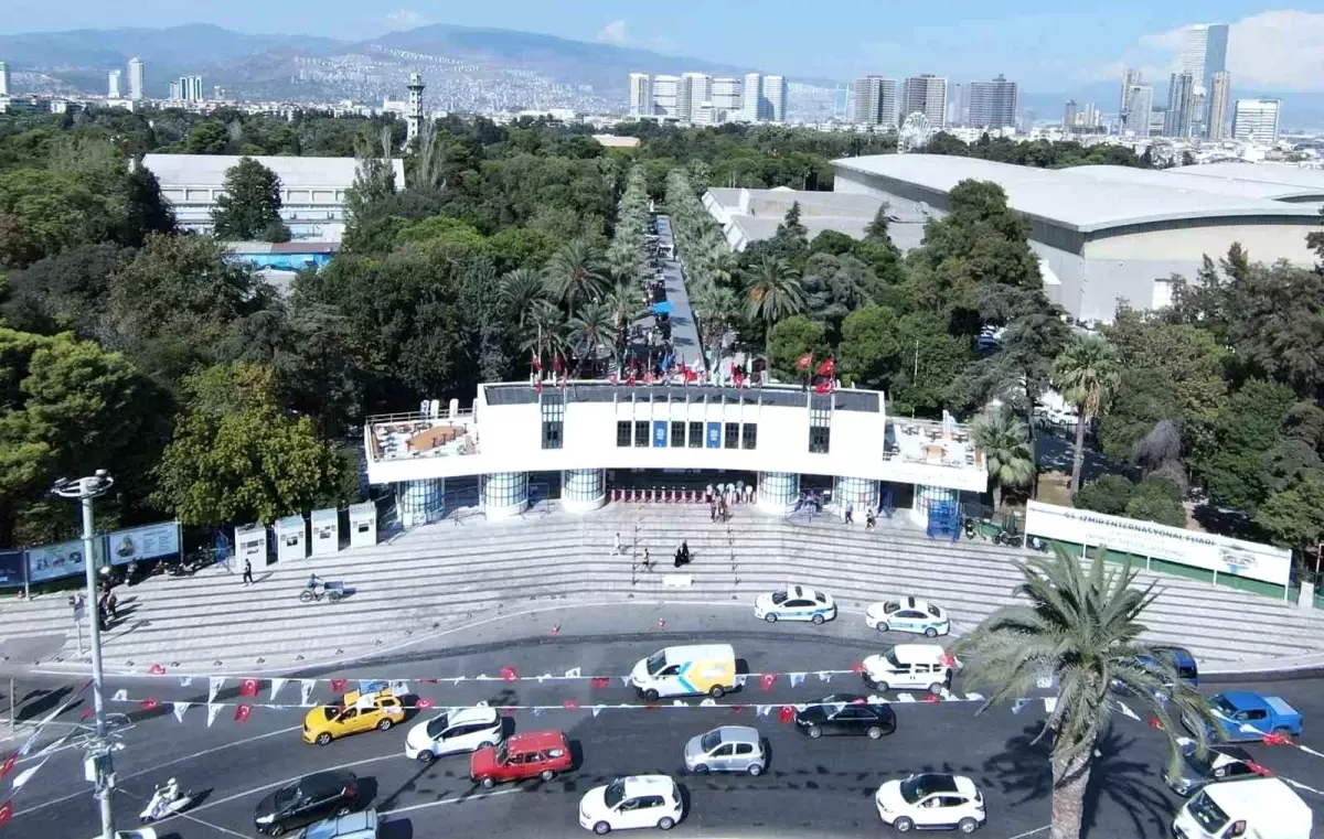 İzmir Büyükşehir Belediyesi, Kültürpark’ın Tarihi Kapılarını Restorasyonla Açtı