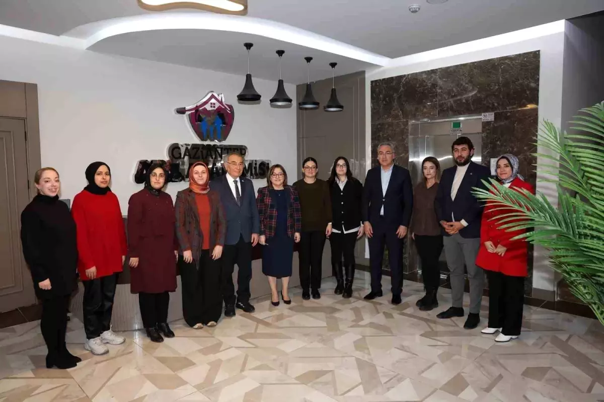 Prof. Dr. Nevzat Tarhan’dan Aile Akademisi’ne Destek