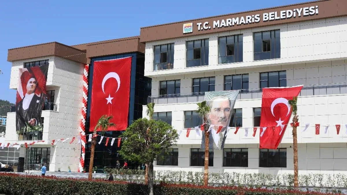 Marmaris Belediyesi’nden eski başkan Mehmet Oktay hakkında suç duyurusu