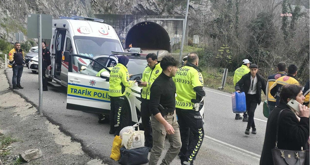 Yolcu otobüsü tünele çarptı: 3 kişi yaralandı