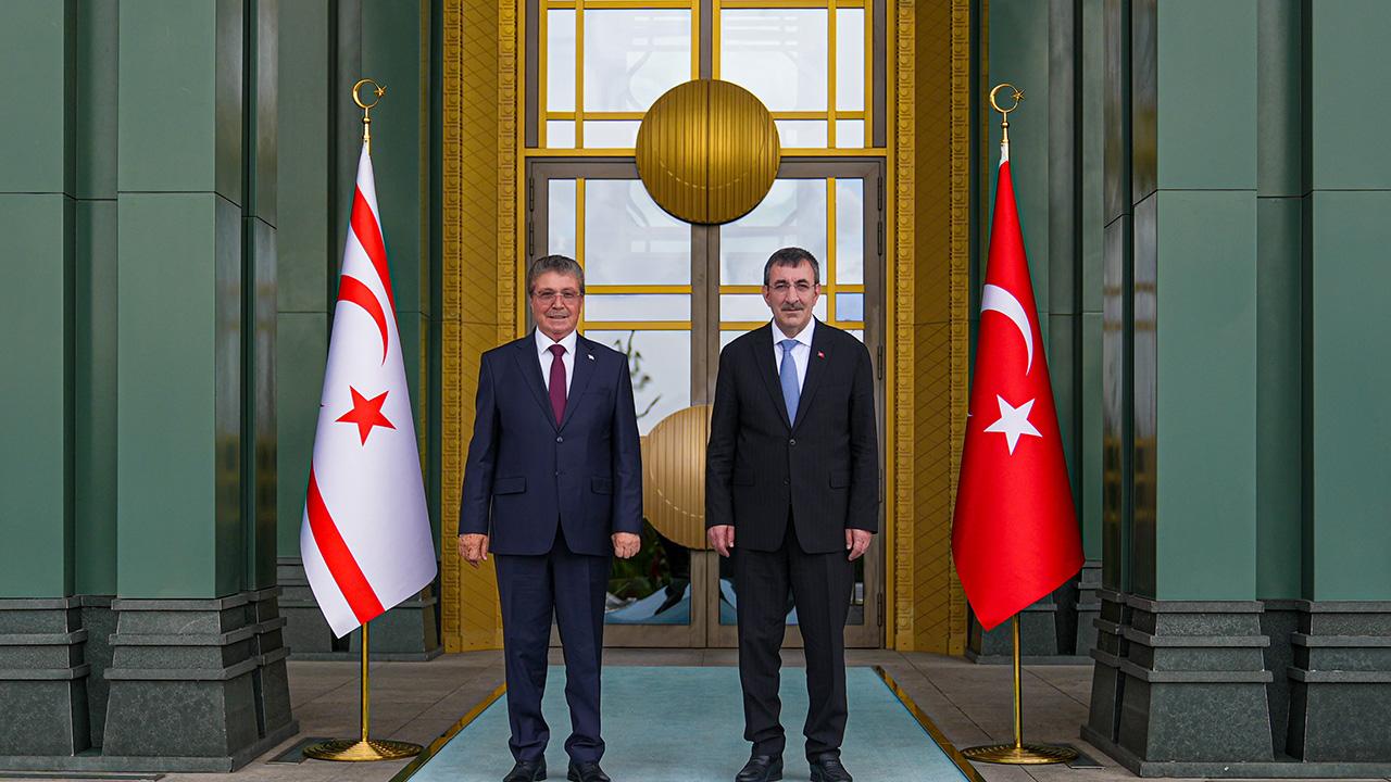 Cumhurbaşkanı Yardımcısı Yılmaz, KKTC Başbakanı Üstel ile görüştü